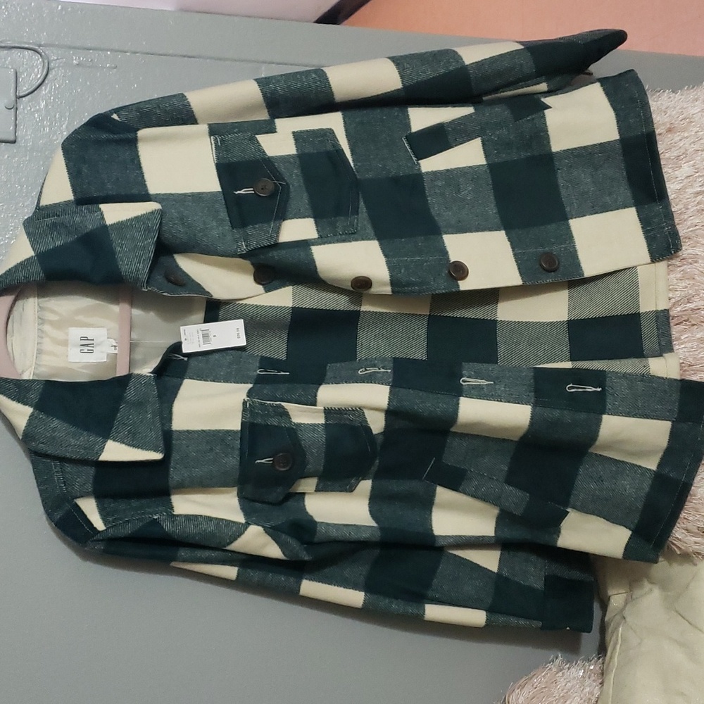 Brand new gap shirt jacket green and beige color